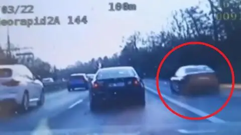 Omijał korek pasem awaryjnym. Wiózł żonę do szpitala