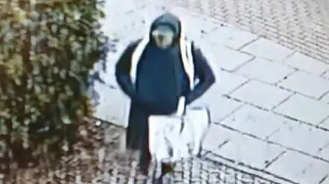 Policjanci poszukują mężczyzny z nagrania 