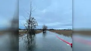 Zalana droga do Chrząszczewa i Buniewic