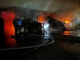 Rawicz. Pożar magazynu firmy poligraficznej