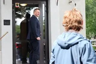 Minister rozwoju i technologii Krzysztof Paszyk w drodze na posiedzenie klubu PSL-Trzecia Droga 