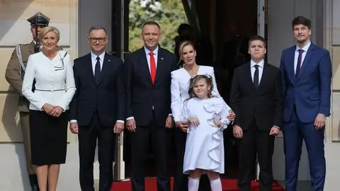 Karol Nawrocki z rodziną w towarzystwie byłej pary prezydenckiej