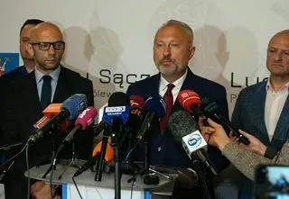 Prokuratura zawiesza prezydenta i jego współpracowników. Wcześniej mówili, że wracają do pracy