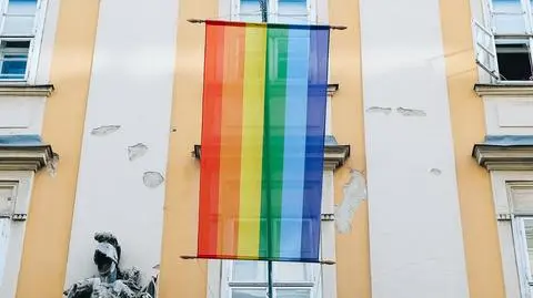 Tęczowa flaga na ratuszu w Budapeszcie