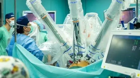 Chirurdzy z Jastrzębia-Zdroju jako pierwsi w Polsce korzystają z robota HUGO RAS