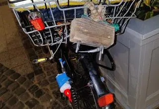 Miał silnik spalinowy i znicz zamiast lampy. Rowerzysta z sopockiego Monciaka