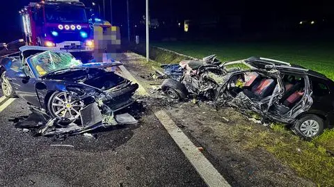 Koszmarne zderzenie w Wielkopolsce. Nie żyją dwie osoby, trzy są ranne