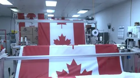 W obliczu "zniewag ze strony Trumpa" rośnie "kanadyjska duma". Wykupują flagi