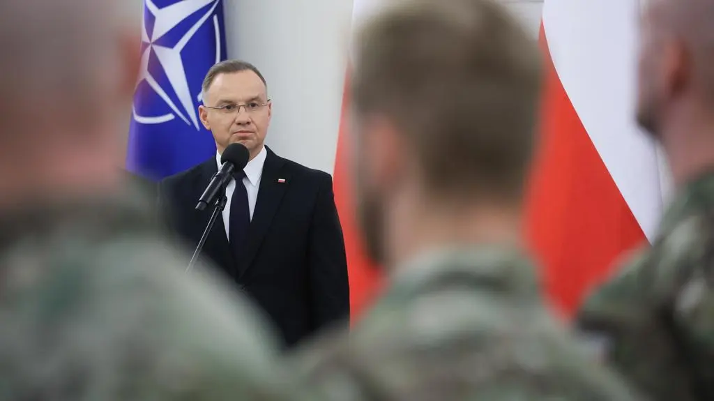 Andrzej Duda w Pałacu Prezydenckim w trakcie ceremonii wręczenia odznaczeń państwowych