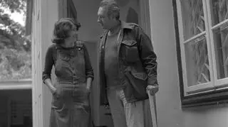 Krystyna Zachwatowicz i Andrzej Wajda w domu na Żoliborzu Oficerskim, lata 80. 