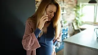 Telefon na 112: rodzę! Do porodówki 100 km. Lekarz: ratownikom życzę szczęścia