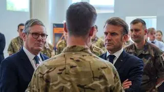 Keir Starmer i Emmanuel Macron podczas wizyty w bazie wojskowej Northwood 