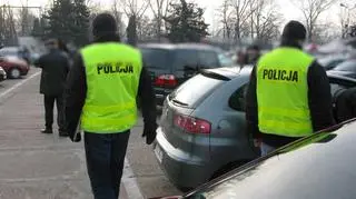 Nalot policji na giełdę samochodową