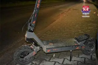 Nastolatkowie wywrócili się na hulajnodze