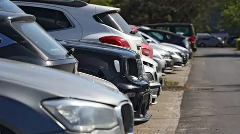 Na parkingu uszkodziła trzy auta, ma już dwa dożywotnie zakazy prowadzenia