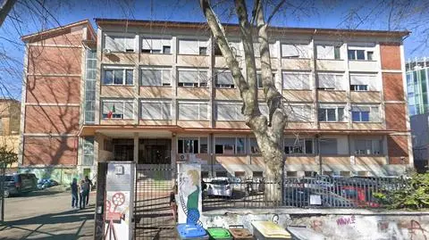 66-latek dotknął pośladków 17-letniej uczennicy szkoły