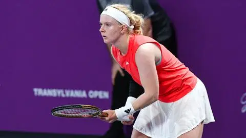 Podrzuciła piłkę i nagle upadła 