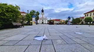 Zerwane plakaty wyborcze w Wadowicach