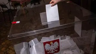 Odwrócony wynik kandydatów, dziewięć osób oskarżonych