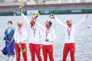 Katarzyna Zillmann (z prawej) i jej koleżanki po zdobyciu olimpijskiego srebra