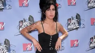 Egzemplarz "Mistrza i Małgorzaty" wygląda tak, jakby wpadł do wanny. Książki Amy Winehouse na sprzedaż