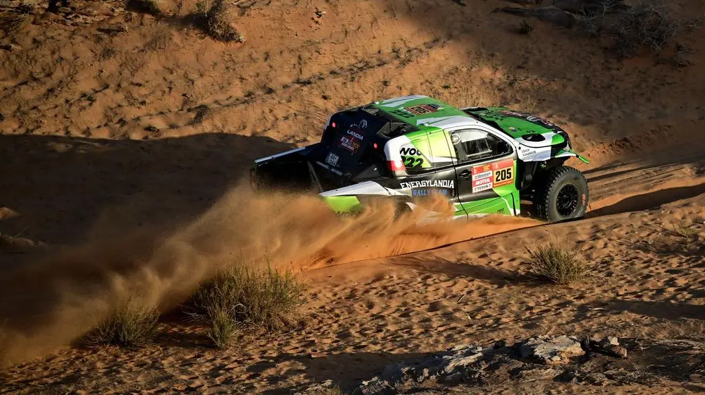 Gaz wciśnięty do dechy. Eryk Goczał złapał "pociąg" w Dakarze