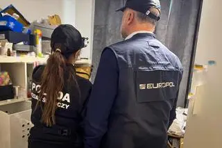 Polskie służby rozbiły gang sprzedający sterydy niemal w całej Europie