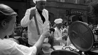 Warszawa. 16.06.1991 r. "Kuroniówka" na Starym Mieście w w Warszawie