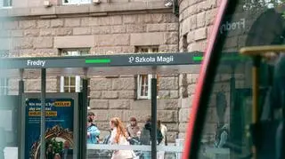 Nowa nazwa przystanku przy Collegium Maius w Poznaniu