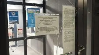 Wybił szybę na komendzie