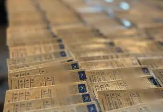 Tysiące aut z fikcyjnymi badaniami. "Pseudohandlarz" dogadał się z diagnostami