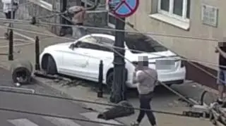 Ściął sygnalizator, uderzył w latarnię
