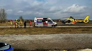 82-latek z licznymi poparzeniami został przetransportowany helikopterem LOT do specjalistycznego szpitala