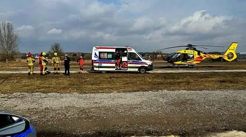 82-latek z licznymi poparzeniami został przetransportowany helikopterem LOT do specjalistycznego szpitala