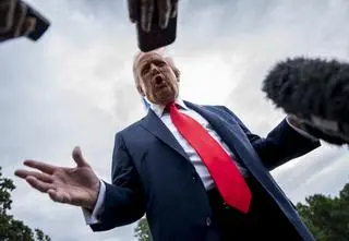 Trump nagle zwrócił się do dziennikarza. "Cisza"