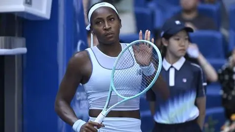 Rollercoaster i kłótnia na korcie. Najgroźniejsza rywalka Świątek gra dalej