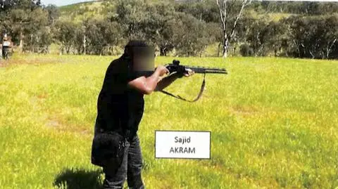 Sajid Akram na zdjęciu z nagrania upublicznionego ponad tydzień po masakrze w Sydney