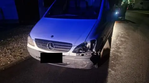 Zjechał na przeciwległy pas, zderzył się z innym autem 