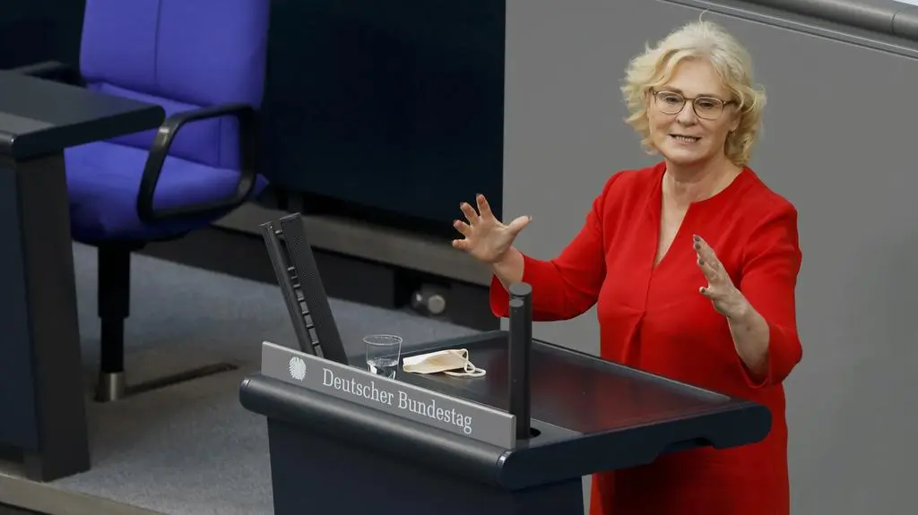 Christine Lambrecht pokieruje resortem obrony