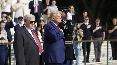 Media o "słownej i fizycznej konfrontacji" sztabu Donalda Trumpa z przedstawicielami wojskowego cmentarza 