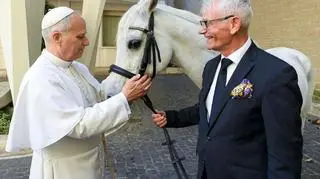 Papież otrzymał w darze konia czystej krwi arabskiej