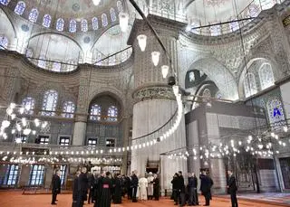 Papież odwiedził Błękitny Meczet w Stambule