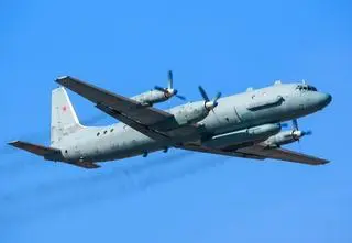 Rosyjski Ił nad Bałtykiem odeskortowany przez samoloty państw NATO