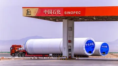 Chiński gigant naftowy wstrzymuje inwestycję w Rosji