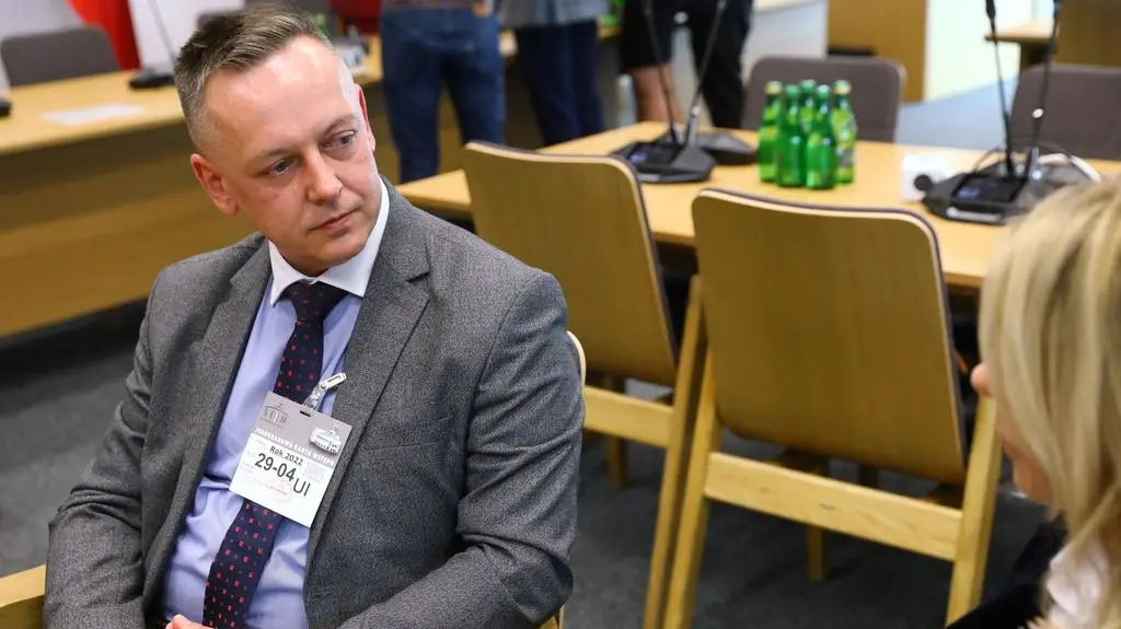 Tomasz Szmydt w Sejmie. Zdjęcie z 29 kwietnia 2022 roku