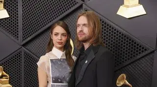 Claudia Sulewski i Finneas O'Connell 