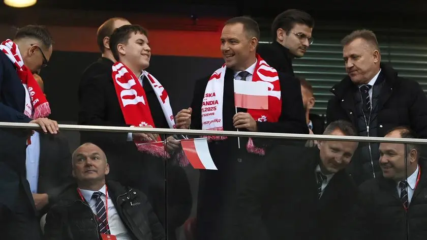 Zdjęcie broni i "do zobaczenia Karolku". Policja bada wpis skierowany do prezydenta