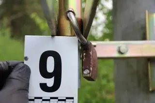 Zniszczyli kłódki 