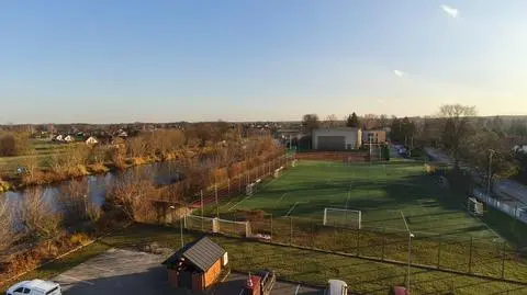 Nieporęt. Szkoła Podstawowa im. Bronisława Tokaja. Miejsce, gdzie znajdował się dwór Wazów