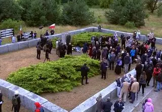"Obraźliwa instalacja" w Jedwabnem. Jest wezwanie do polskich władz